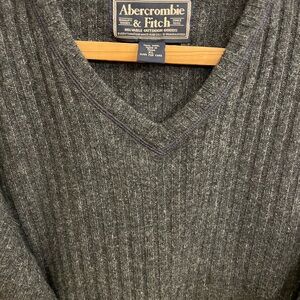Abercrombie & Fitch Gray Men's Wool  v neck sweater  Size XL